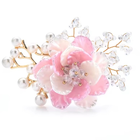 Betsey Johnson Elegant White Floral Pearl Brooch - Picture 3 of 8